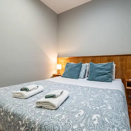 Experience The Charm With Terrace Apartman Porto