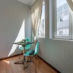 Experience The Charm With Terrace Lägenhet