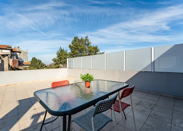 Experience The Charm With Terrace Apartamento